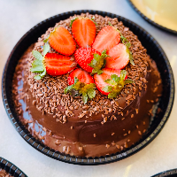 Torta Média Chocolate com Morango - 30 Pessoas