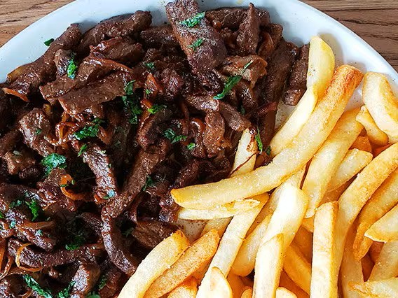 Isca de alcatra com fritas