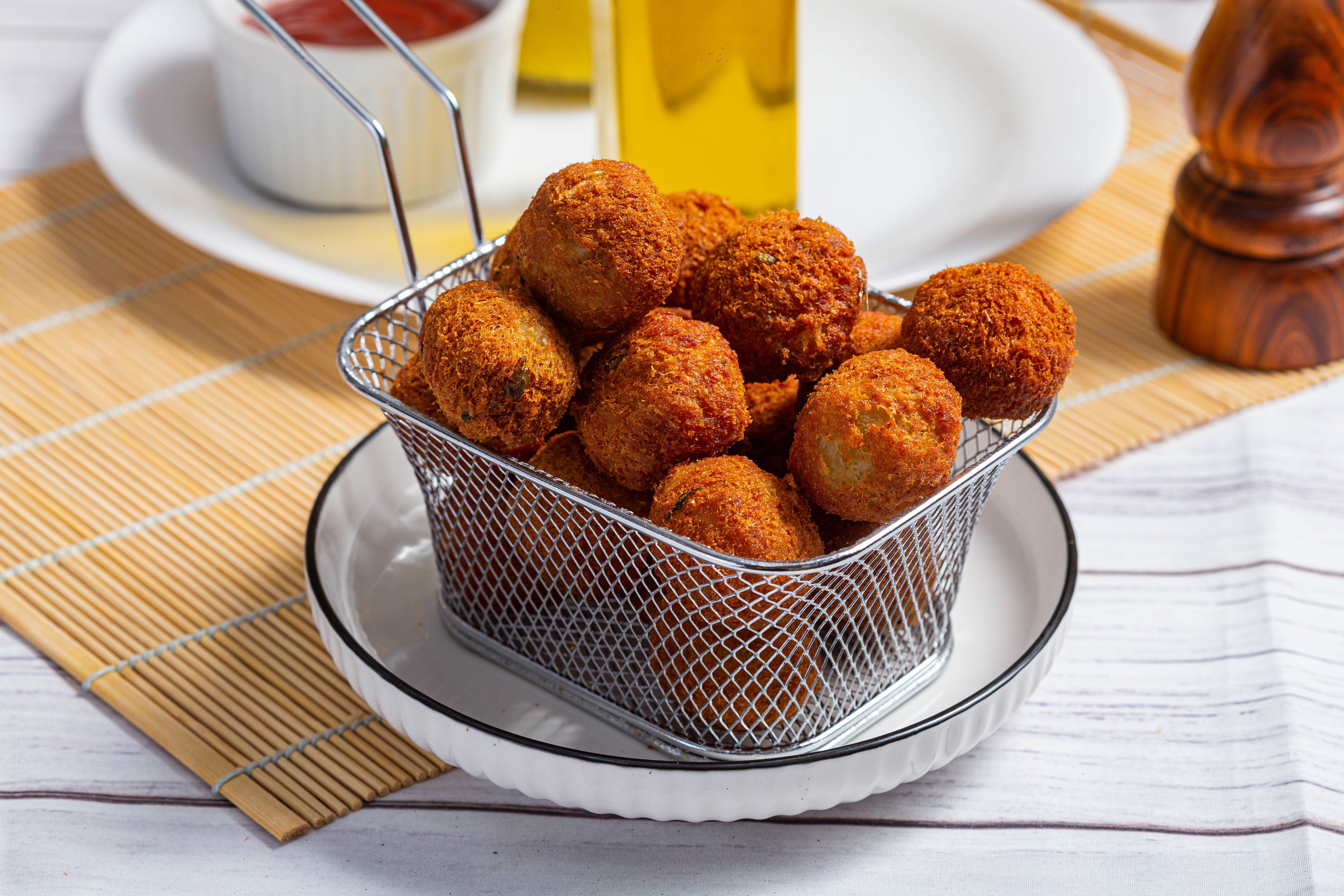 500G BOLINHO DE BACALHAU ( 22 A 25 BOLINHOS)